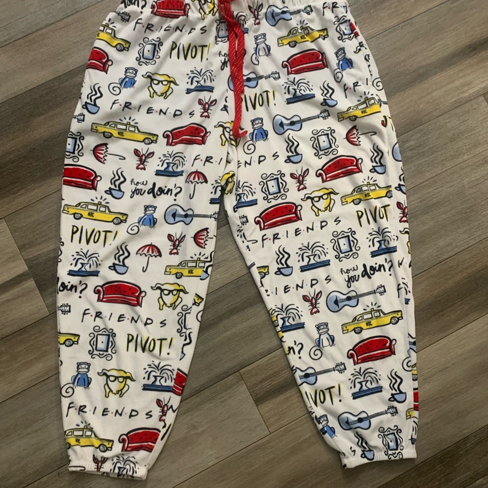 White 'Friends' Graphic Pajama Pants - Multicolor Print